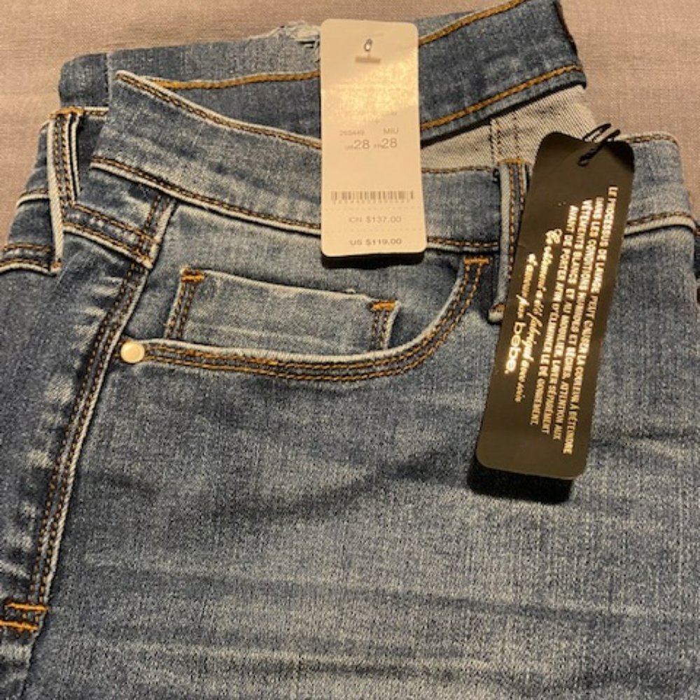 DISTRESSED ANKLE JEAN PANT